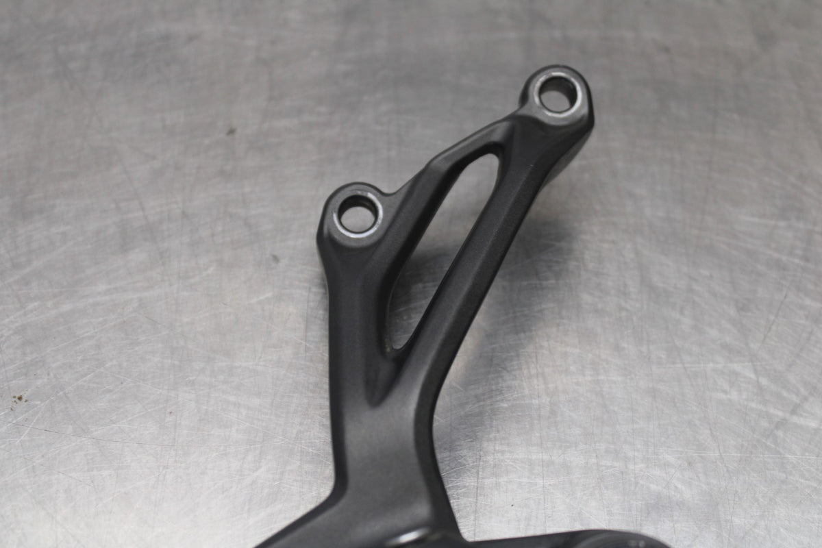 25 KAWASAKI Z900 RIGHT REAR BACK PASSENGER PEG BB928