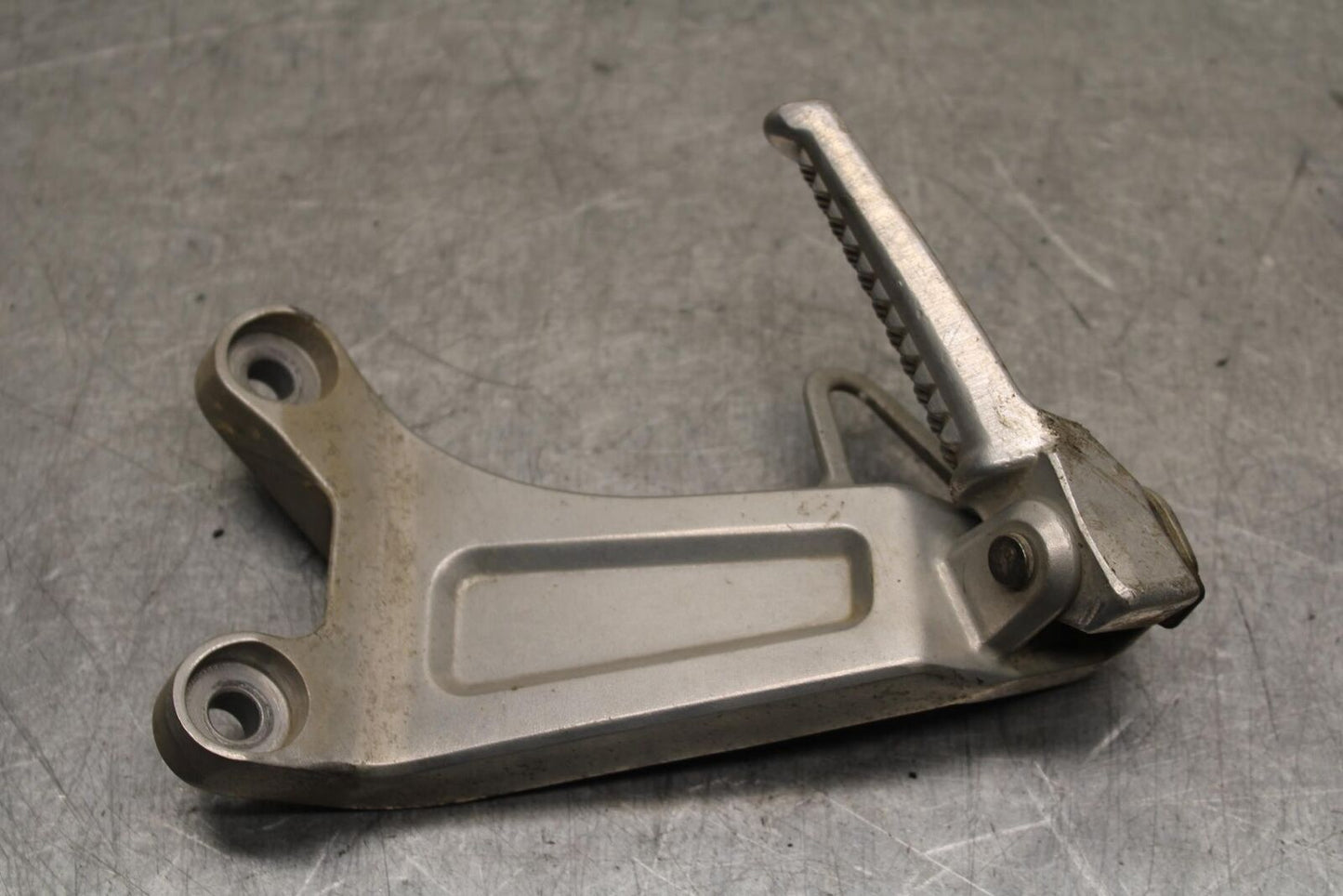 03-04 HONDA CBR600RR REAR BACK PASSENGER PEG SET PAIR BB628