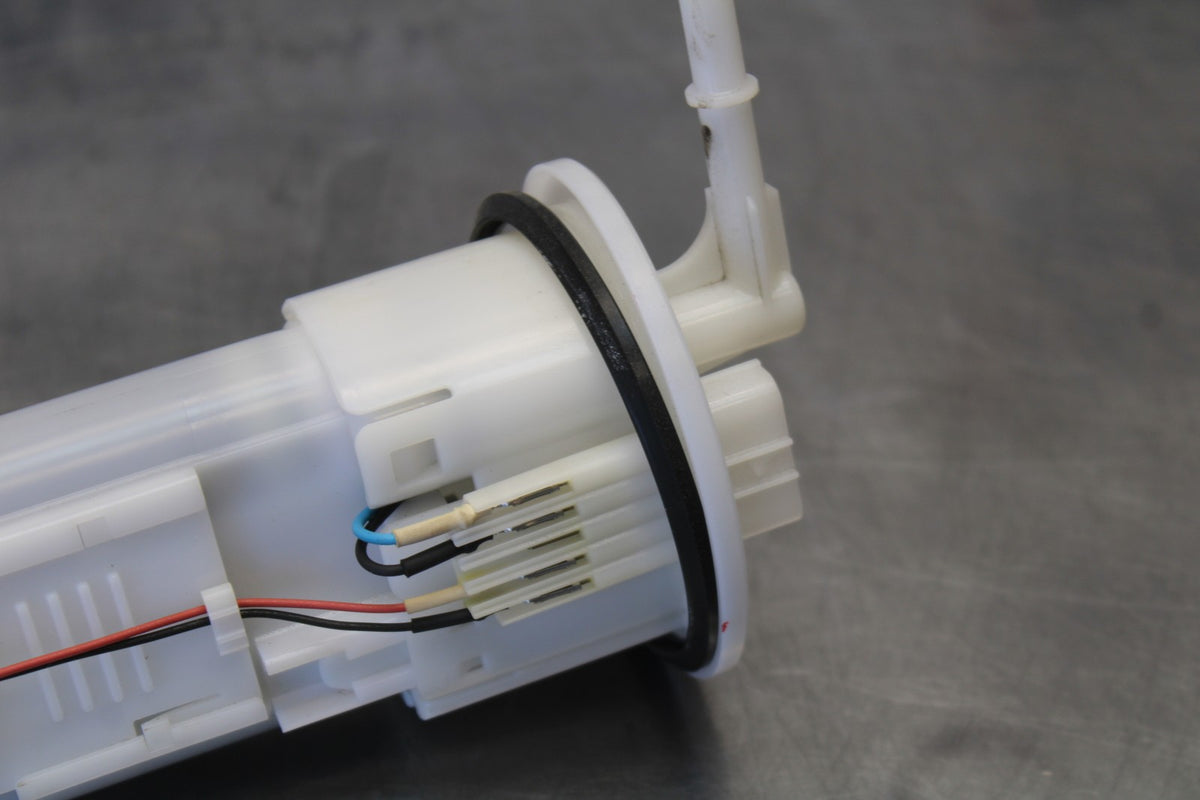 24-25 KAWASAKI ELIMINATOR 450 FUEL GAS PUMP BB869