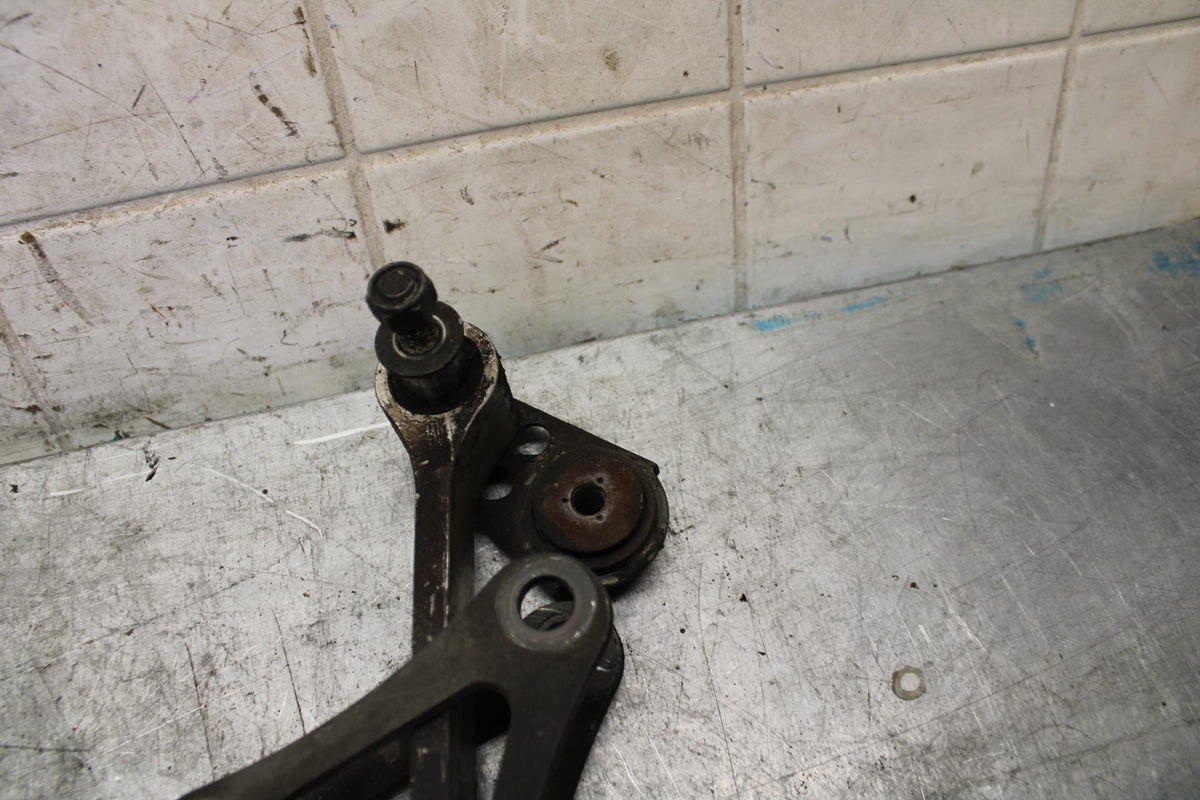 2002 Yamaha YZF R6 REAR DOGBONE SHOCK LINKAGE LINK 5EB-2217A-00-00 BB545