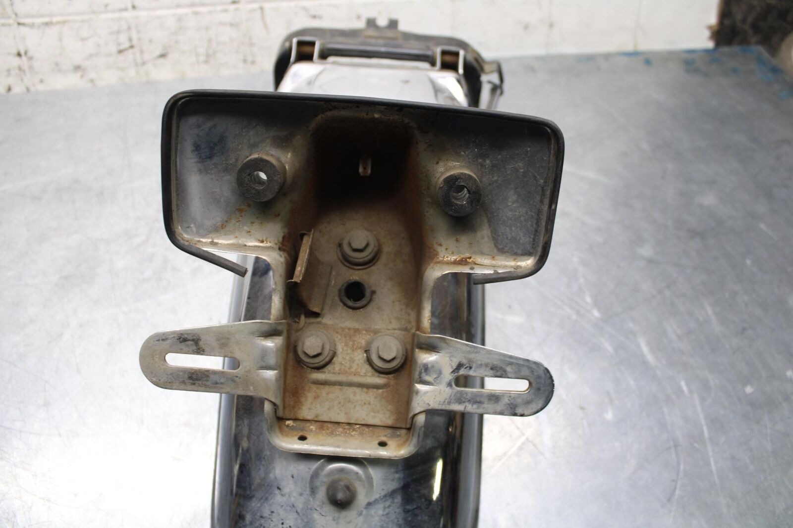 1979 Yamaha XS1100 REAR BACK WHEEL FENDER MUD GUARD 2H7-21613-00-91 BB572