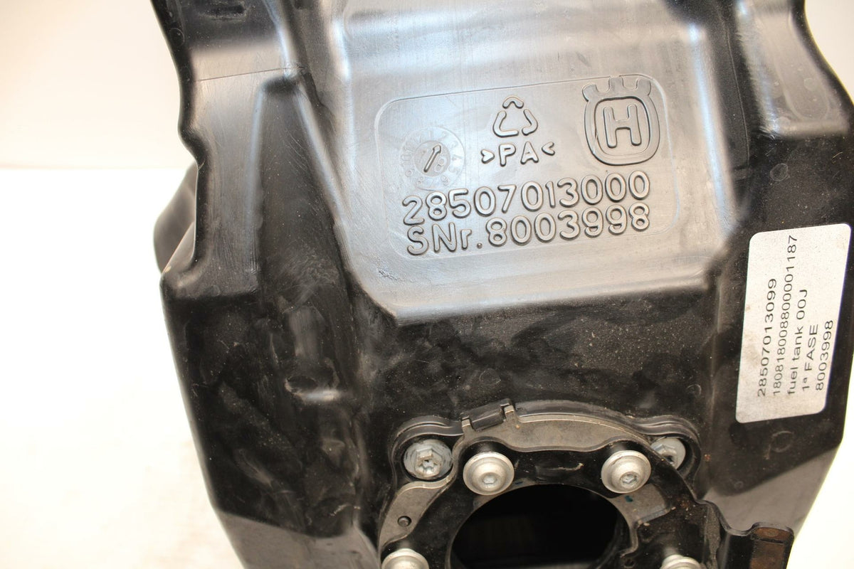 18-20 HUSQVARNA VITPILEN 401 GAS TANK FUEL CELL PETROL RESERVOIR BB248