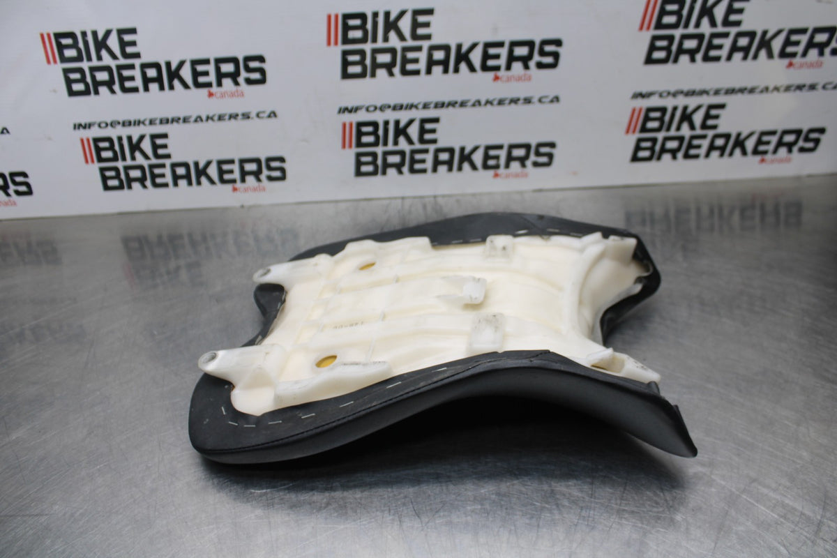07 SUZUKI GSXR1000 FRONT DRIVERS SEAT PAD SADDLE PILLION BB770