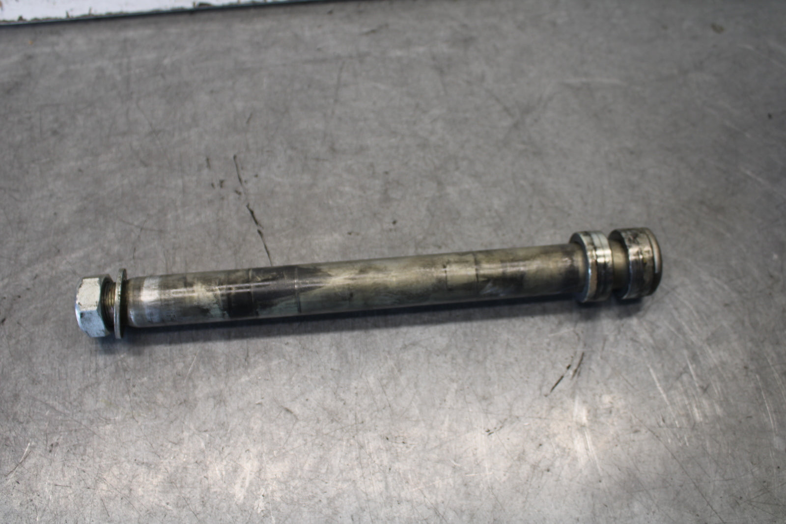 08-16 YAMAHA YZF R6 REAR AXLE BACK WHEEL RIM BOLT AXEL 2C0-25381-10-00 BB665