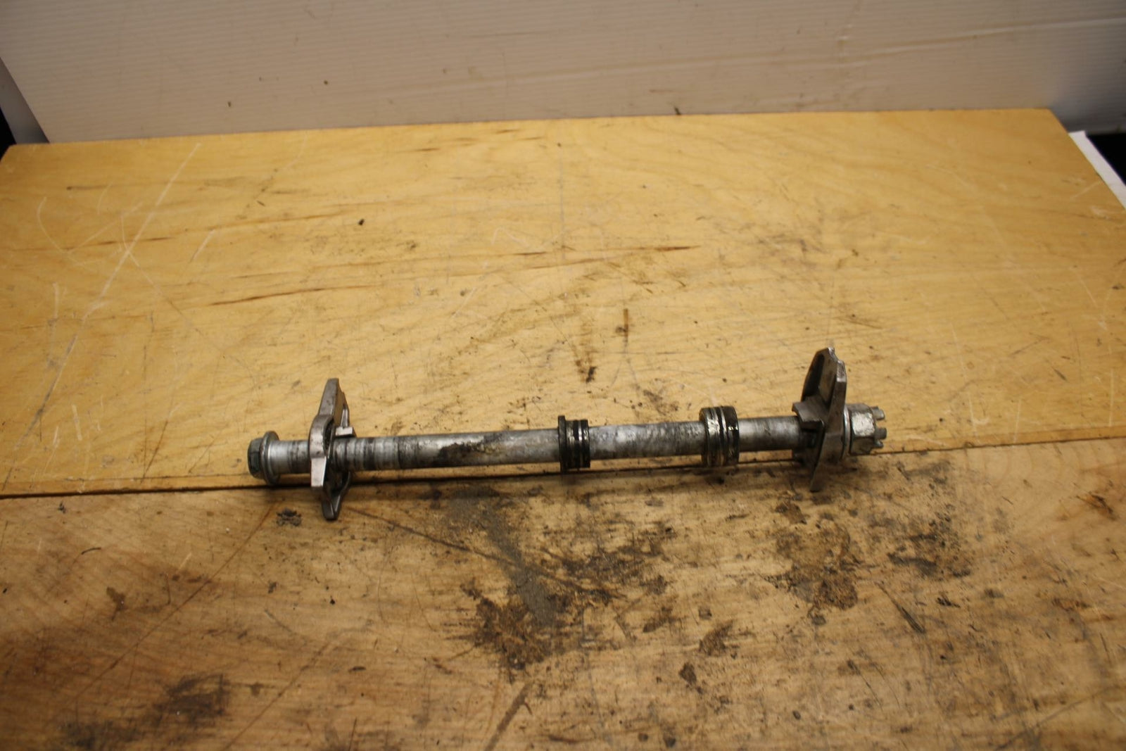 09-10 KAWASAKI ER-6N REAR AXLE BACK WHEEL RIM PIVOT BOLT AXEL BB325