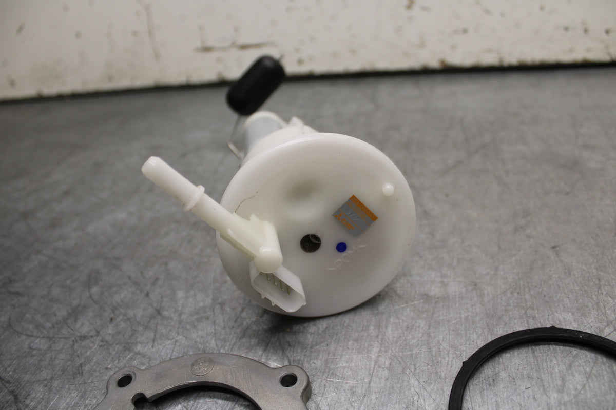 22-24 YAMAHA XSR900 FUEL PUMP GAS PETROL SENDER UNIT BB710