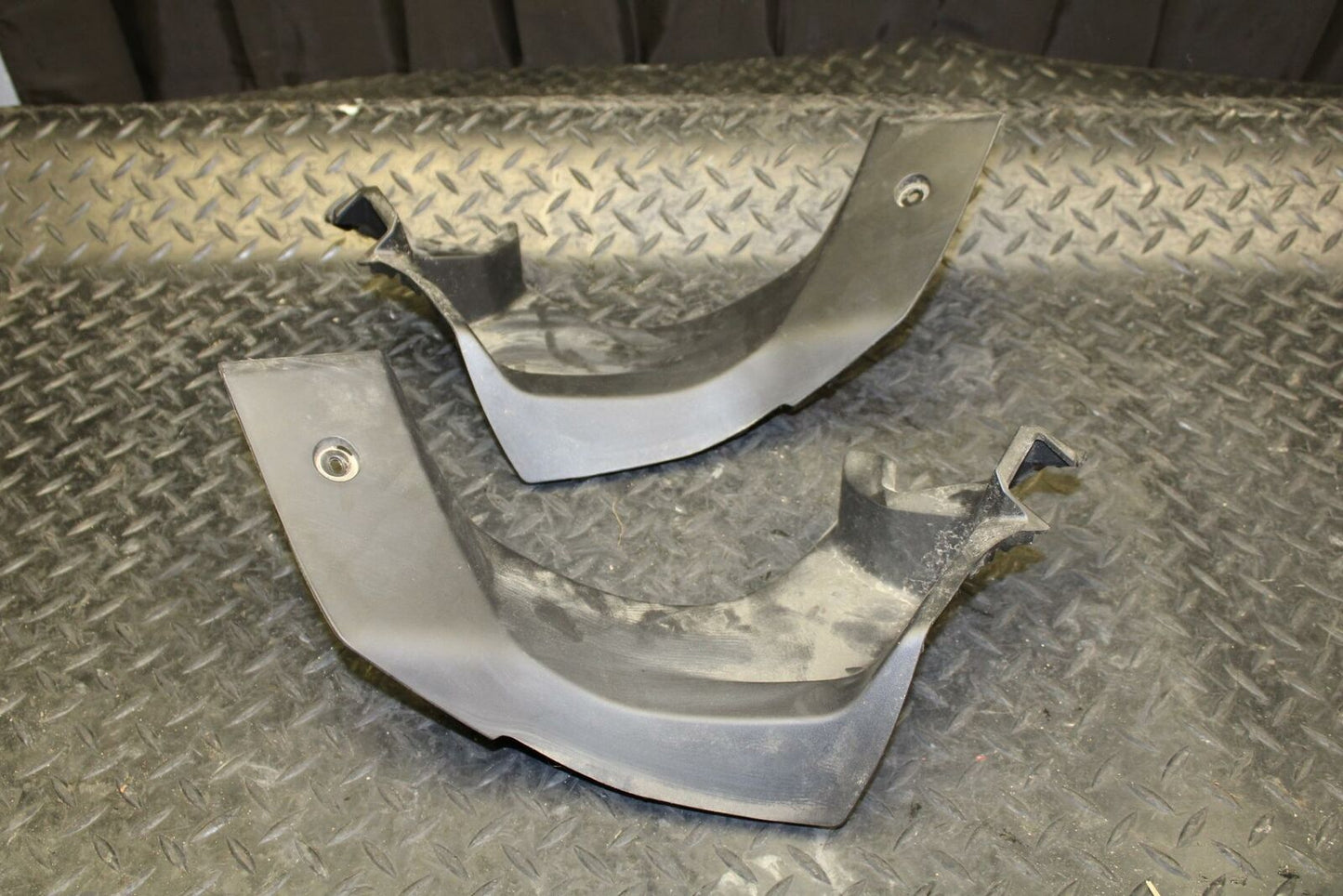 19 YAMAHA YZF R3 RIGHT LEFT FRONT DUCT COVERS PANELS COWLS BB177