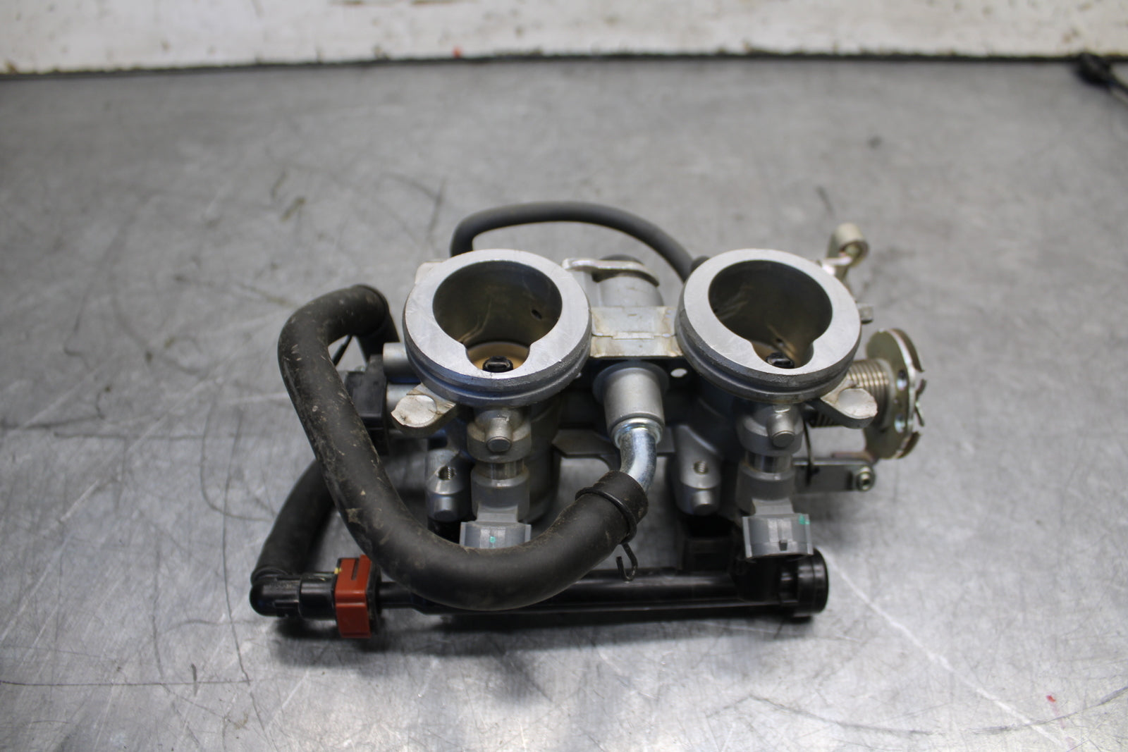 19-22 KAWASAKI Z400 MAIN FUEL INJECTORS / THROTTLE BODIES BB708