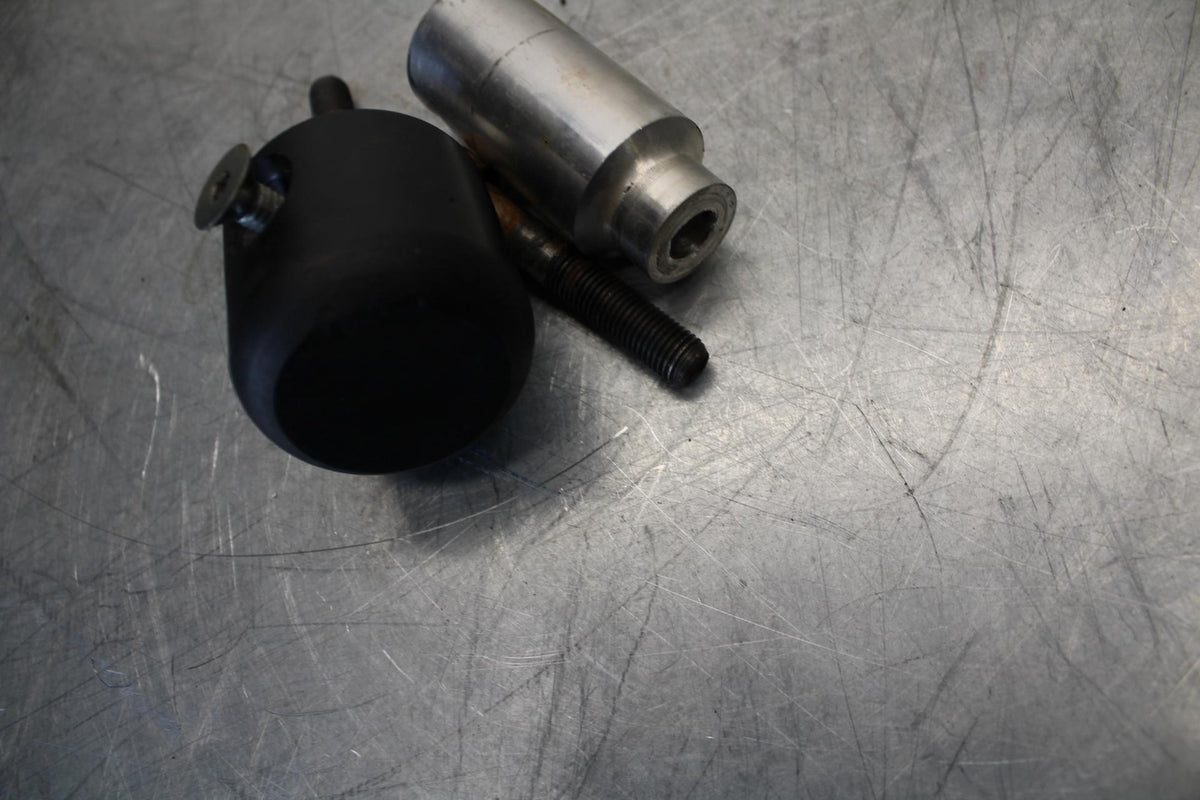 08-16 YAMAHA YZF R6 FRAME SLIDERS SET BB436