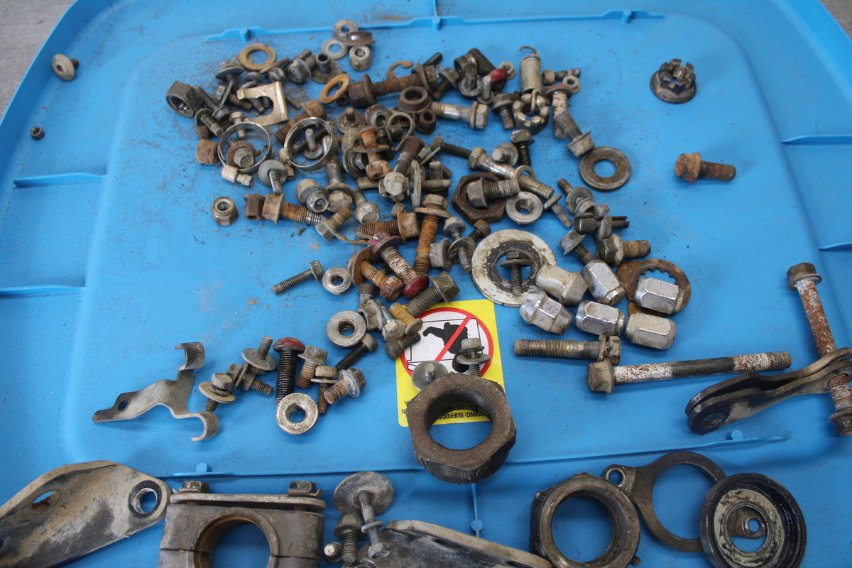 01-05 YAMAHA RAPTOR 660R  MOUNTING BOLTS HARDWARE MOTOR SCREWS BB695