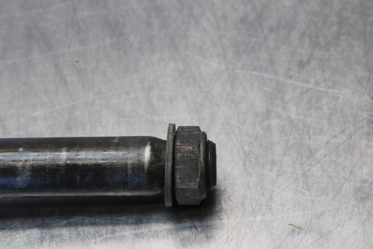 04-05 YAMAHA YZF R1 REAR AXLE BACK WHEEL RIM PIVOT BOLT AXEL BB173