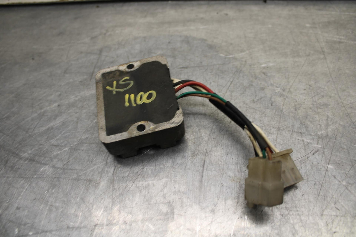 1979 Yamaha XS1100 RECTIFIER VOLTAGE REGULATOR 1T4-81960-A0-00 BB572