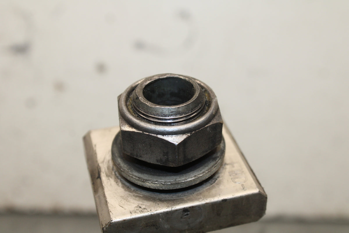 07-08 YAMAHA YZF R1 REAR AXLE BACK WHEEL RIM PIVOT BOLT AXEL BB724