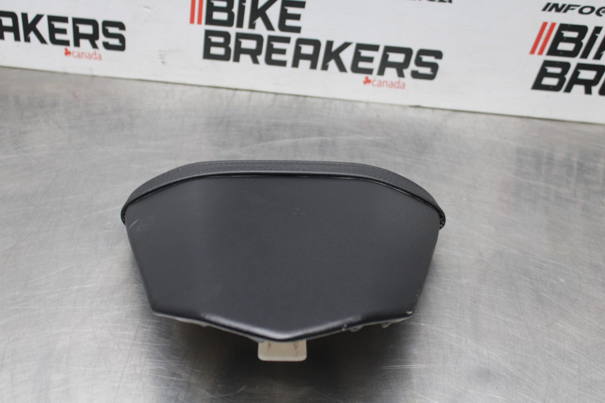 08-16 YAMAHA YZF R6 REAR BACK PASSENGER TANDEM SEAT PAD SADDLE PILLION BB856