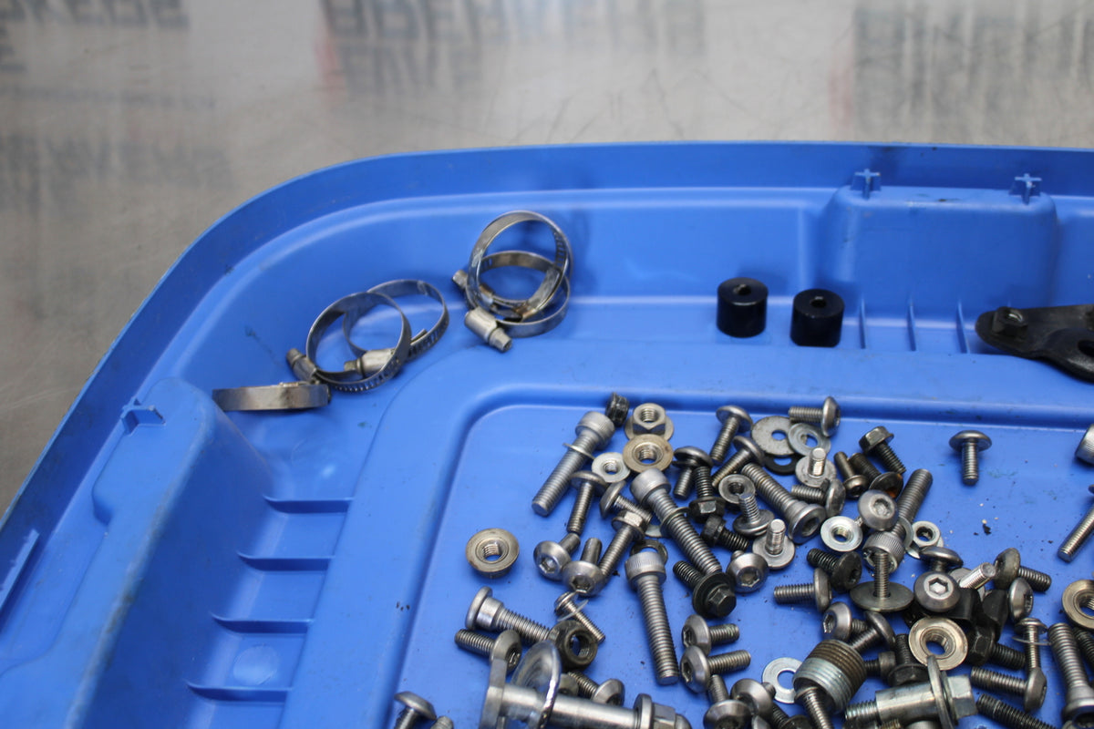 07 KAWASAKI Z1000 MOUNTING BOLTS HARDWARE MOTOR SCREWS BB148