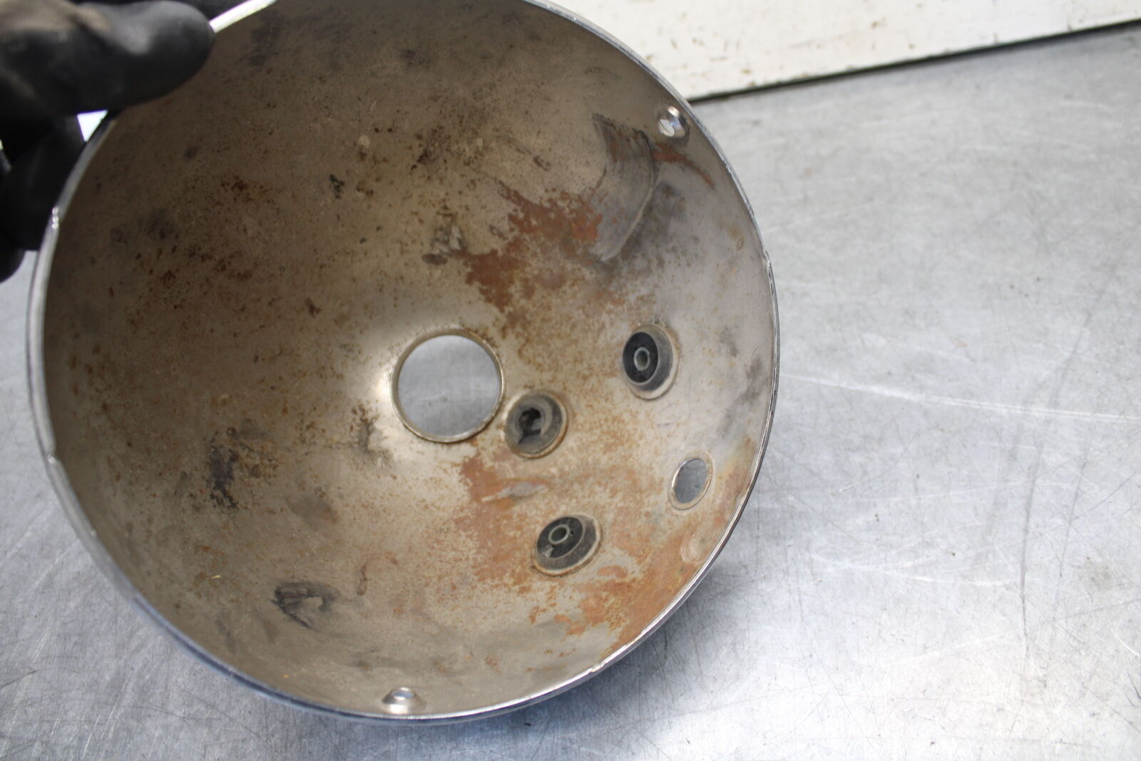 05-09 SUZUKI BOULEVARD C90 HEADLIGHT CASE HOUSING BUCKET BB692