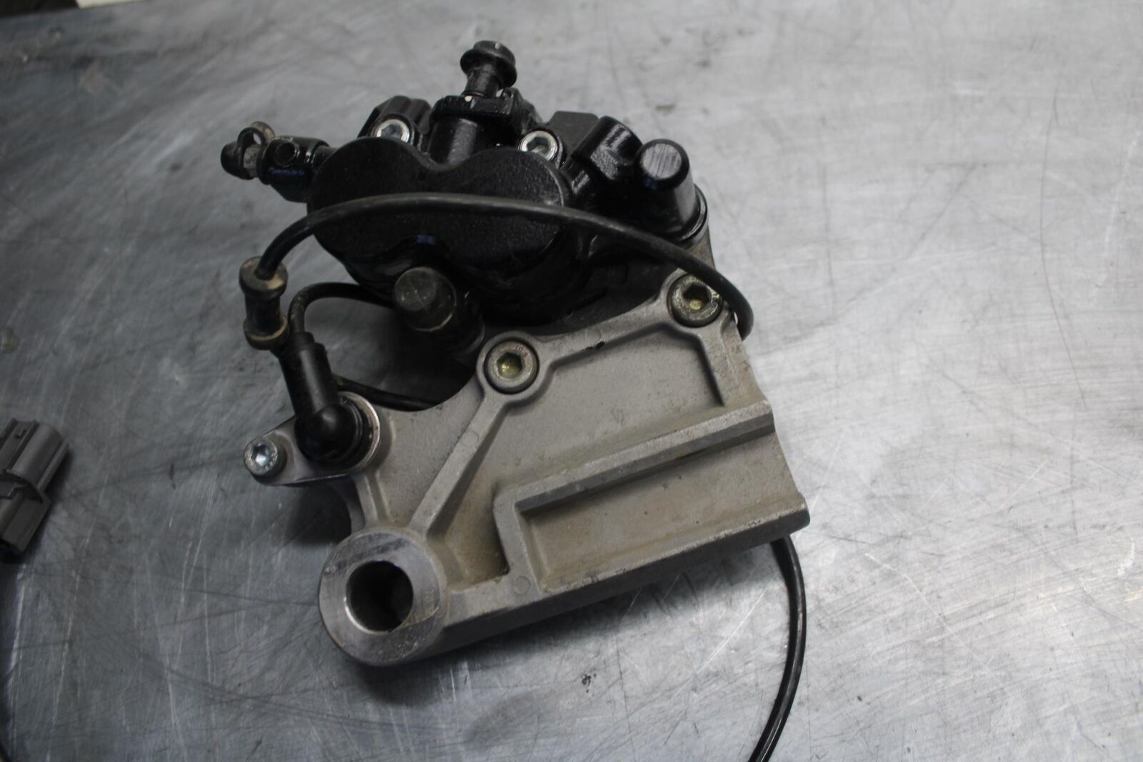 2015 Kawasaki Ninja 300 EX300B ABS REAR BACK BRAKE CALIPER W MOUNT BRACKET BB518