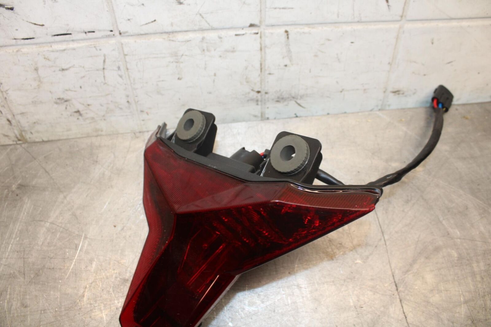 19-20 KAWASAKI NINJA ZX6R REAR TAIL TAILLIGHT BACK BRAKE LIGHT BB517