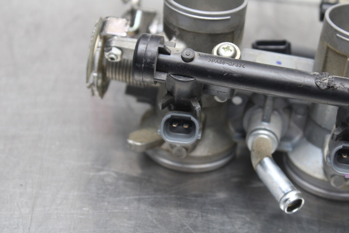 18-23 KAWASAKI NINJA 400 EX400 ABS MAIN FUEL INJECTORS / THROTTLE BODIES BB795