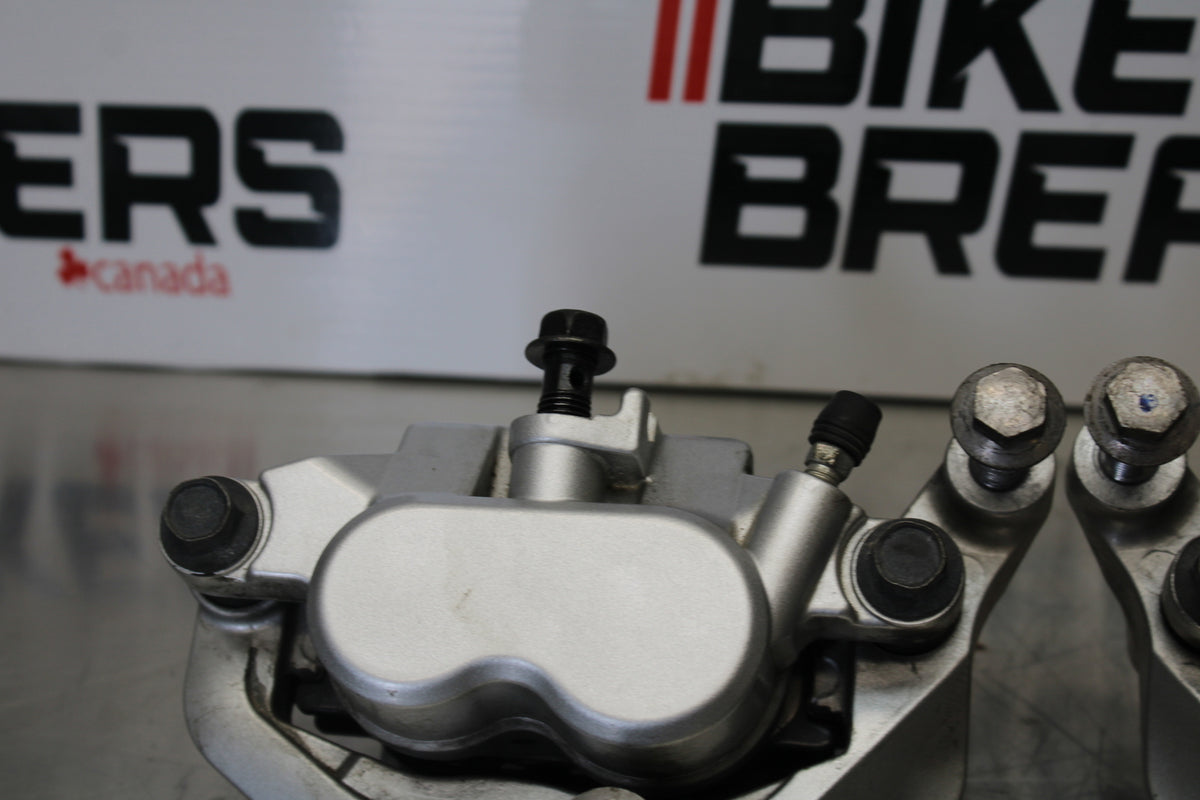09 YAMAHA ROYAL STAR XVZ1300TF VENTURE RIGHT LEFT FRONT BRAKE CALIPER SET BB151