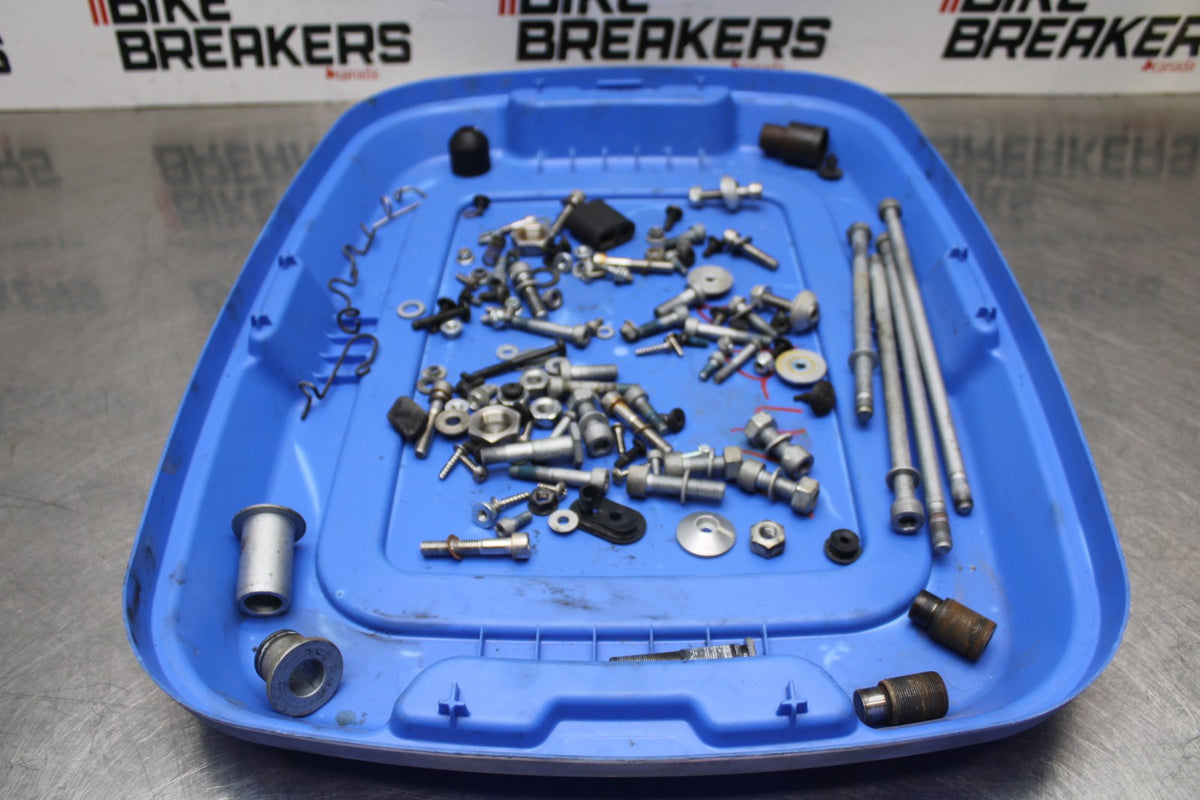 19 MOTO GUZZI V7 III BOLTS HARDWARE MOTOR SCREWS BB831
