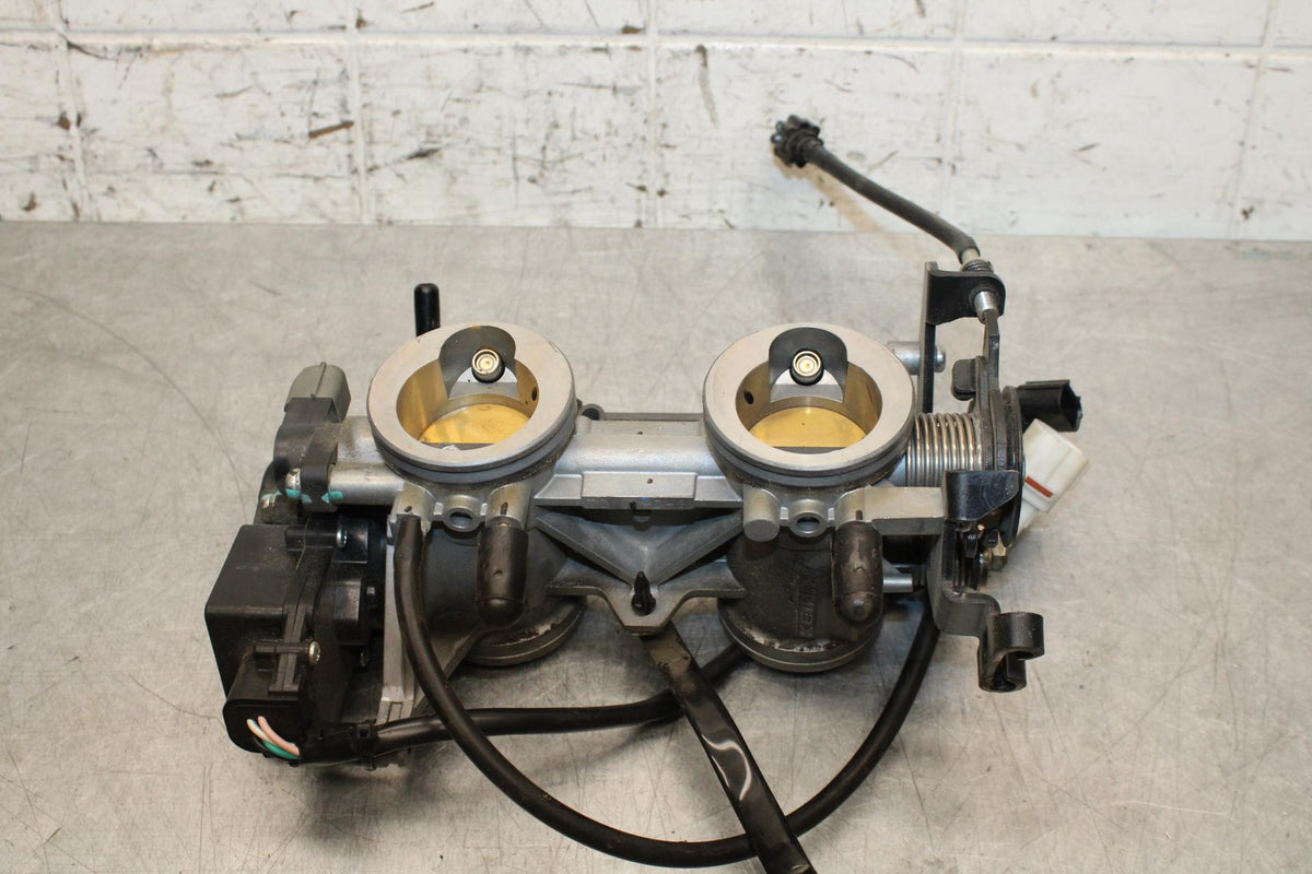 2014 Kawasaki Ninja 650 EX650E MAIN FUEL INJECTORS / THROTTLE BODIES BB569
