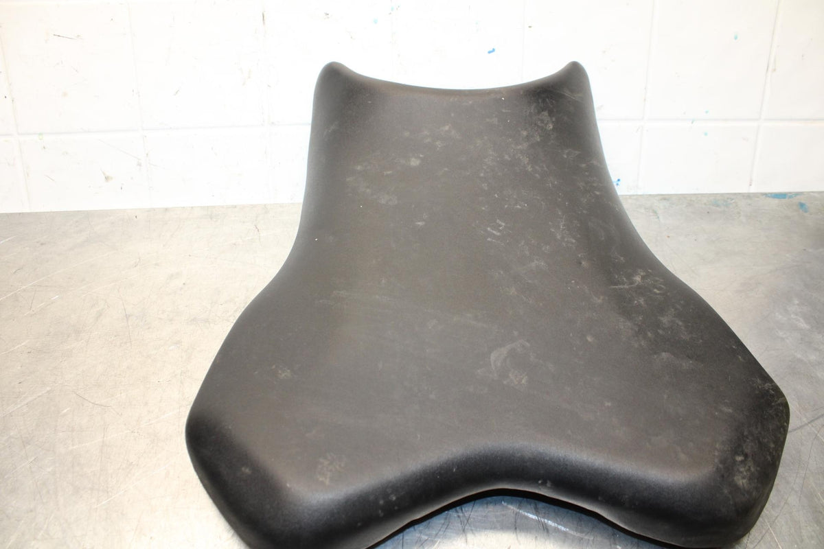 2007 Yamaha YZF R6 FRONT DRIVERS SEAT PAD SADDLE PILLION 2C0-24710-00-00 BB590