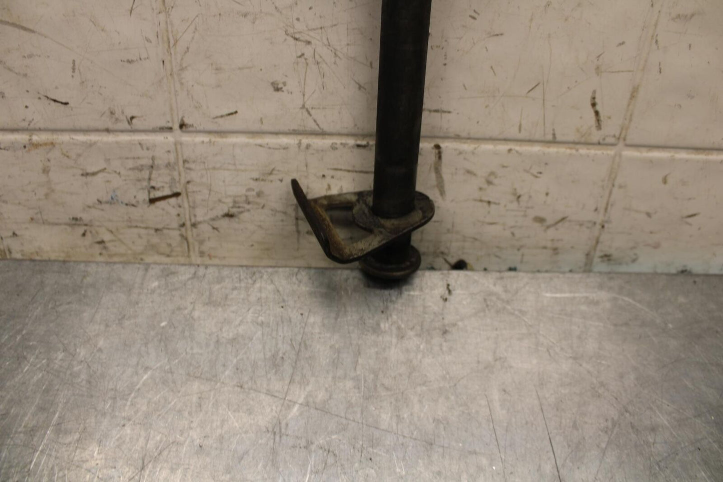 2006 Suzuki SV650S REAR AXLE BACK WHEEL RIM PIVOT BOLT AXEL BB65