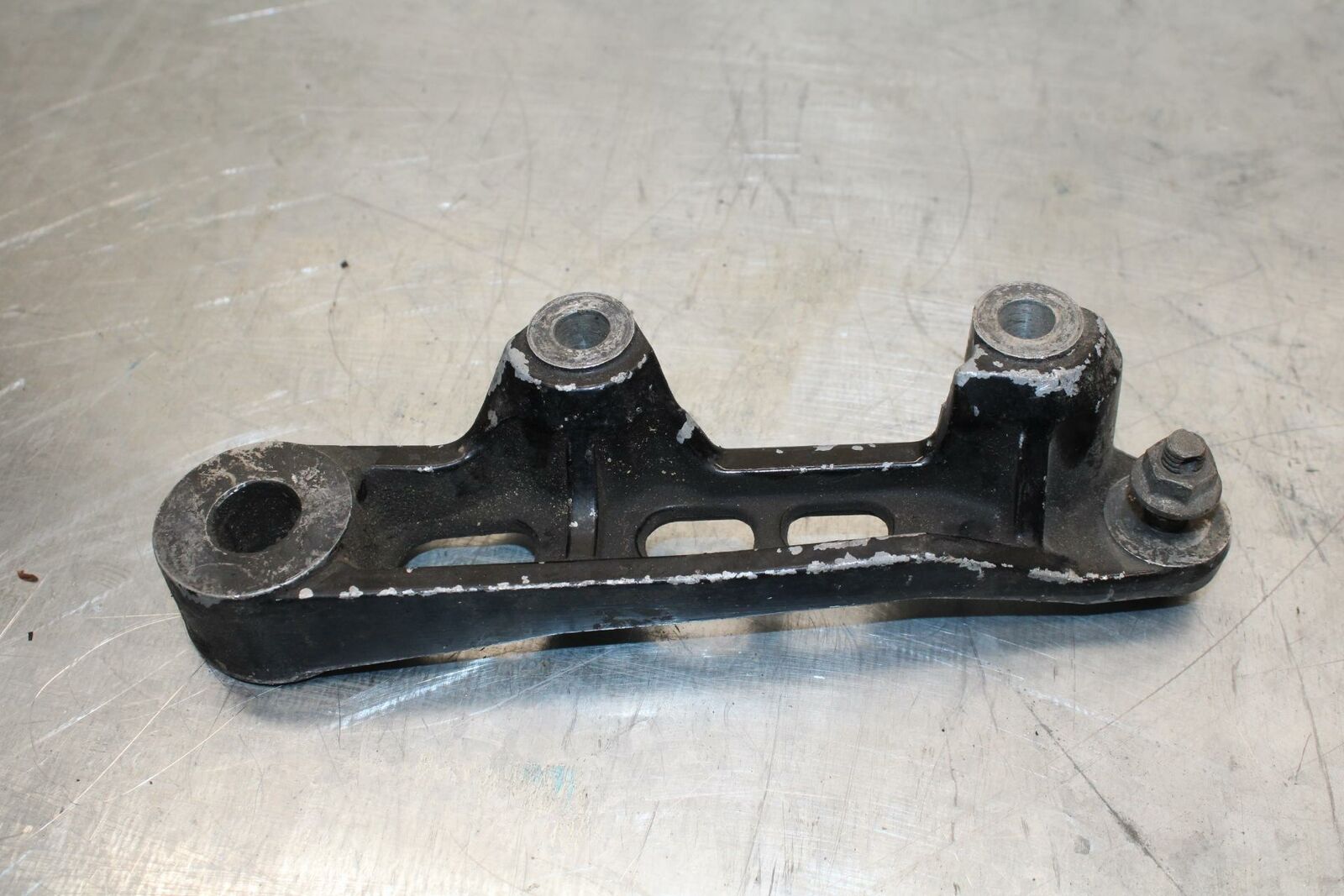 85 YAMAHA RZ500 REAR BRAKE CALIPER HANGER BACK MOUNTING BRACKET BB27 B