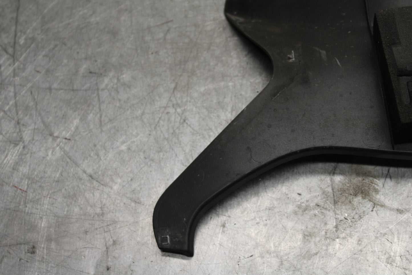 13-18 KAWASAKI NINJA ZX6R CENTER REAR BACK TAIL FAIRING COWL  BB682