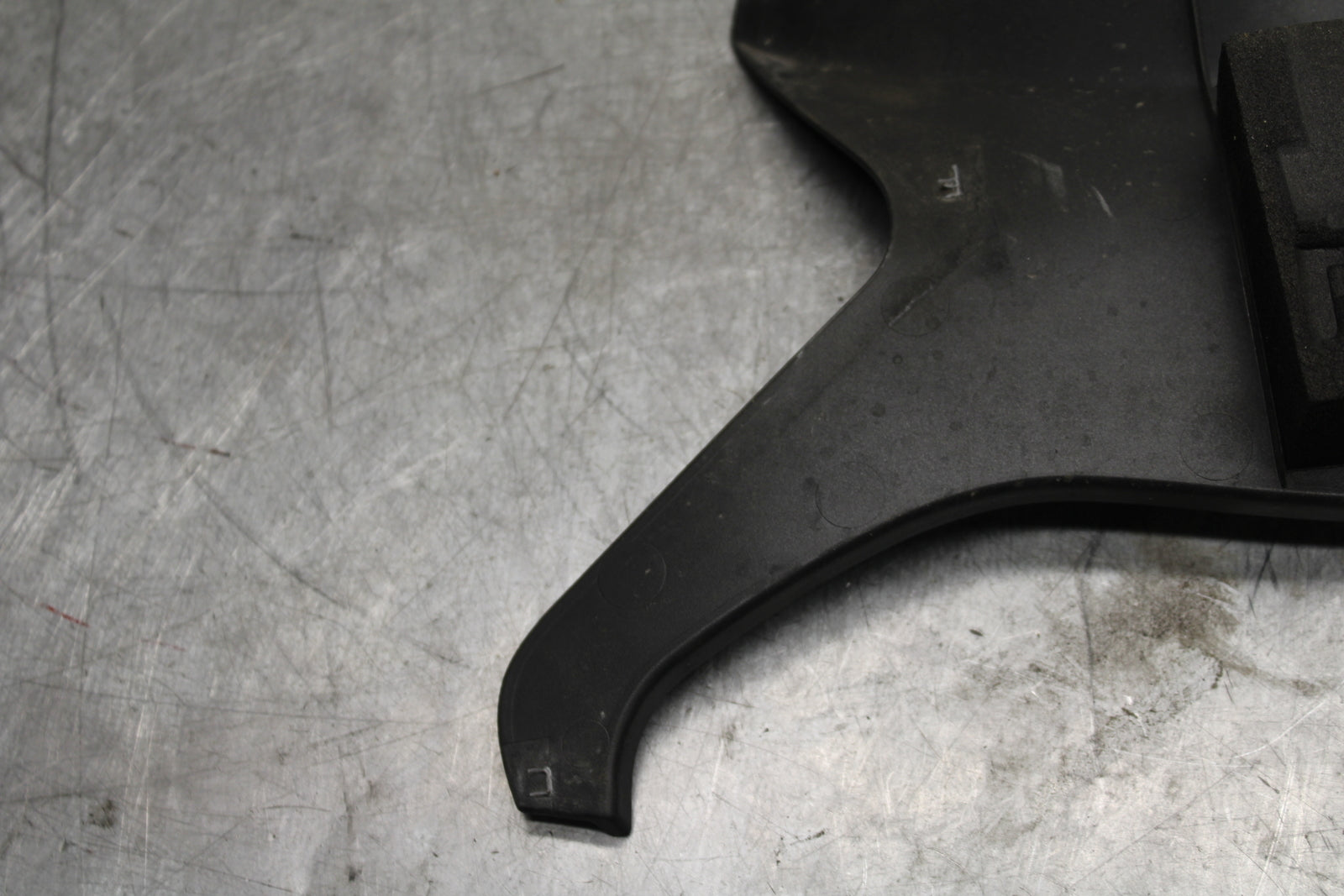 13-18 KAWASAKI NINJA ZX6R CENTER REAR BACK TAIL FAIRING COWL  BB682