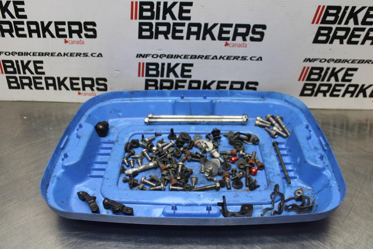 05-06 SUZUKI GSXR1000 MOUNTING BOLTS HARDWARE SCREWS BB857