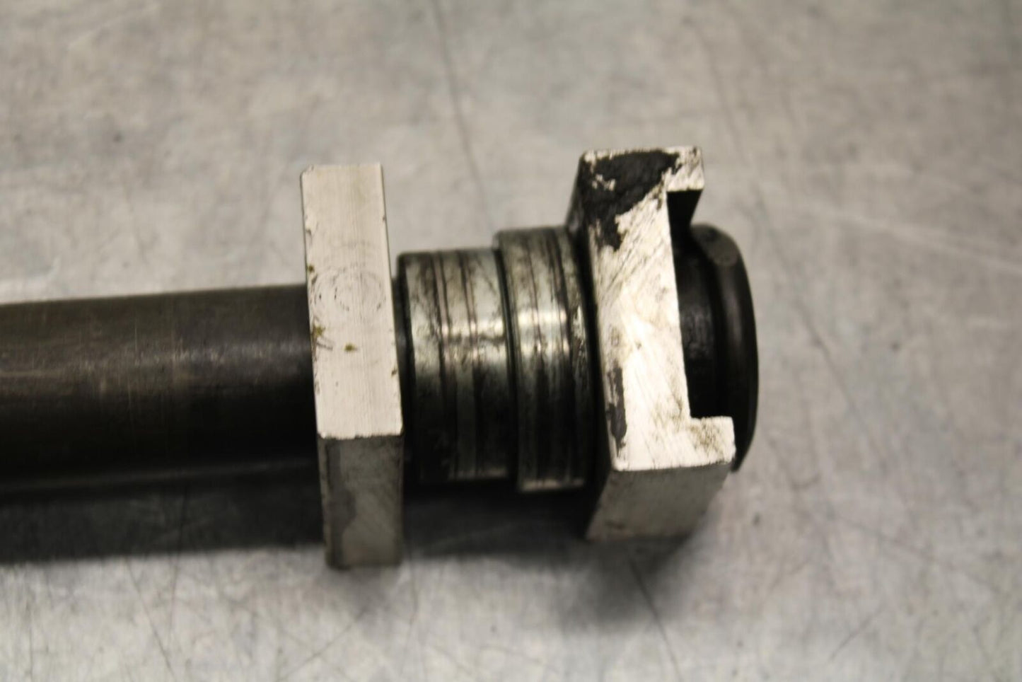 2001 Yamaha YZF R6 REAR AXLE BACK WHEEL RIM PIVOT BOLT AXEL 4XV-25381-00-00