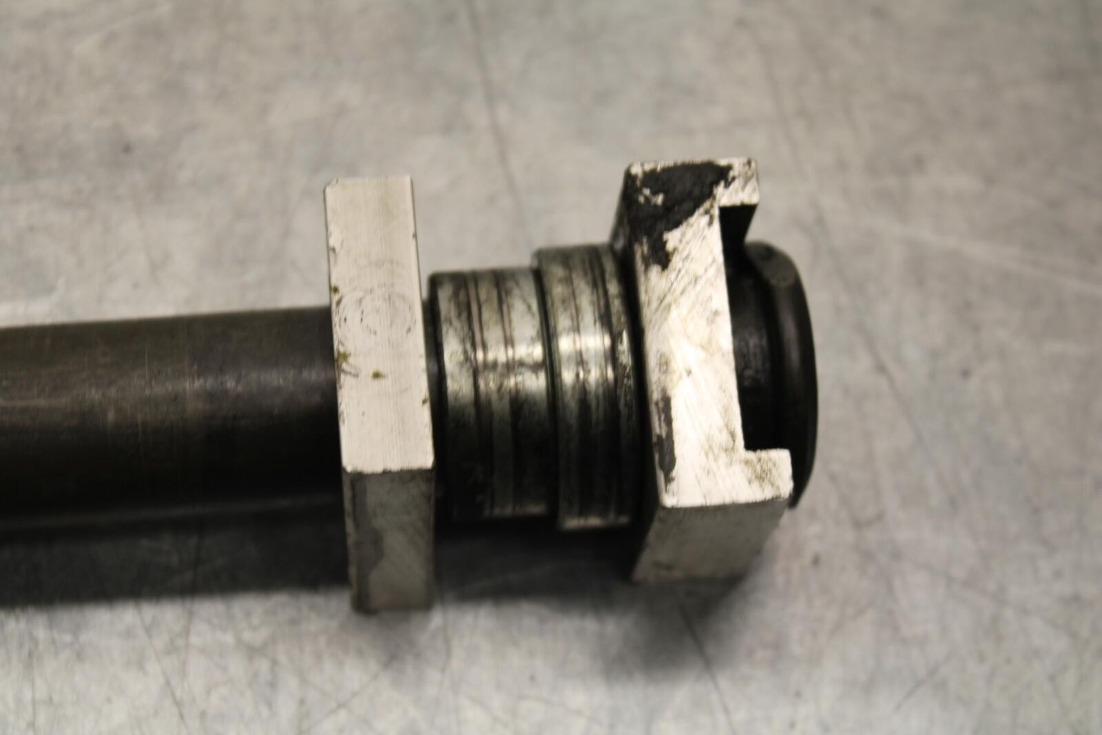 2001 Yamaha YZF R6 REAR AXLE BACK WHEEL RIM PIVOT BOLT AXEL 4XV-25381-00-00
