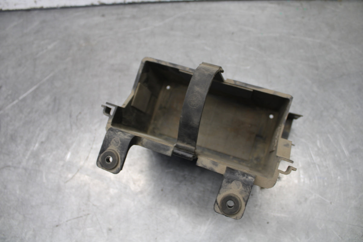 05-06 YAMAHA ROYAL STAR BATTERY TRAY BOX HOLDER BB697