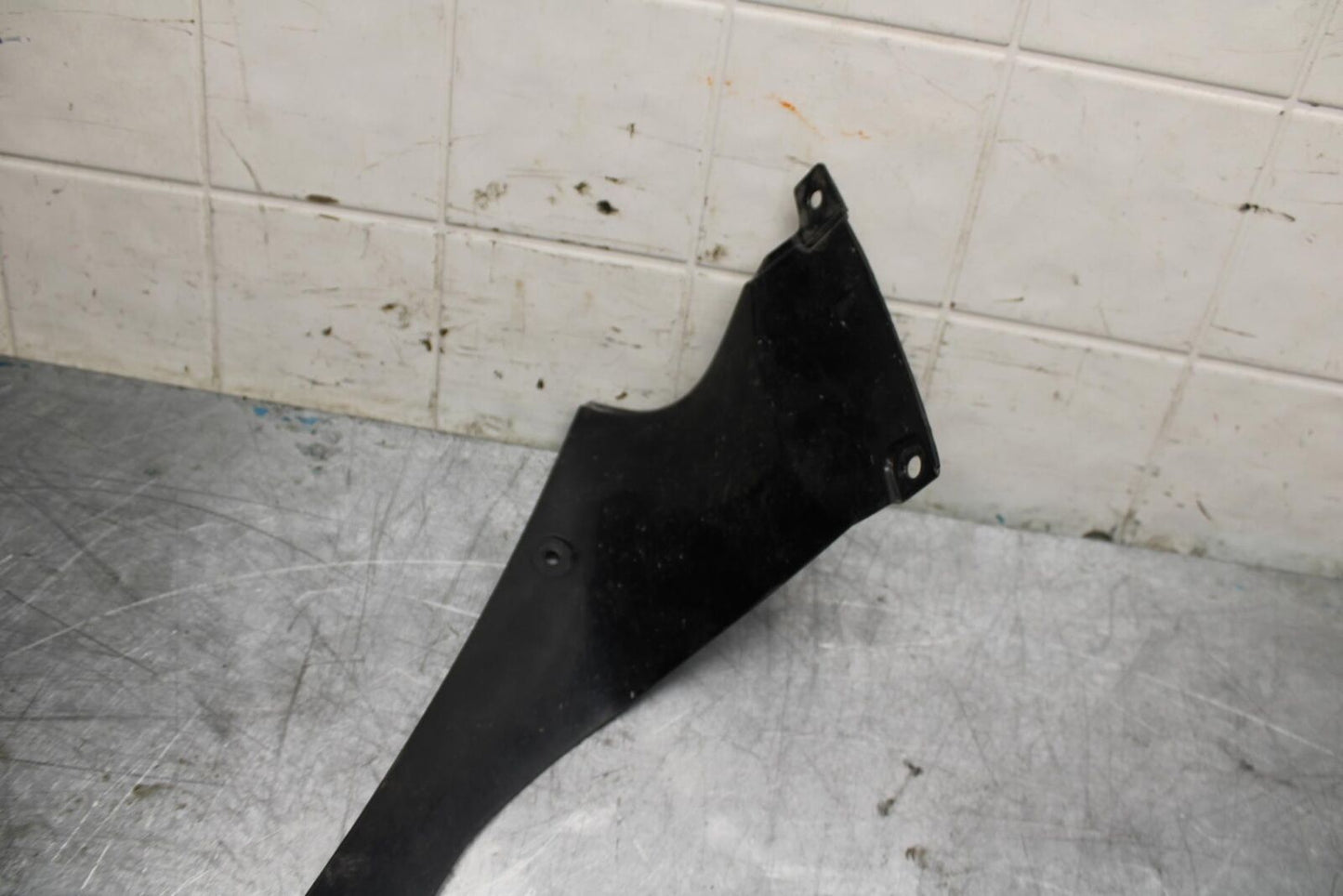 08-16 YAMAHA YZF R6 RIGHT INNER FAIRING COWL PANEL TRIM 13S-2836M-00-00 BB451