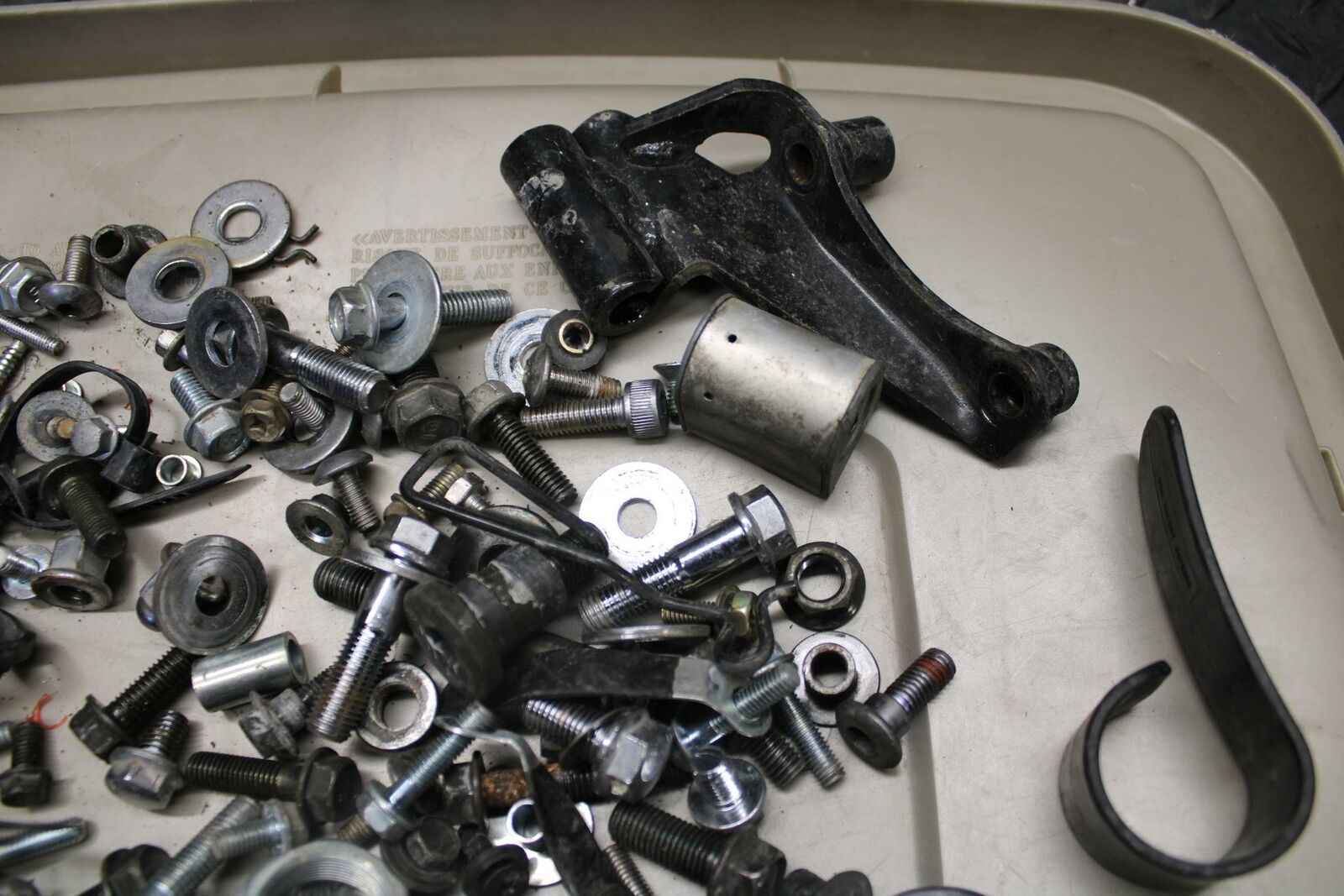 03-05 HONDA SHADOW CLASSIC 750 ENGINE  BOLTS HARDWARE MOTOR LEFTOVER  BB229