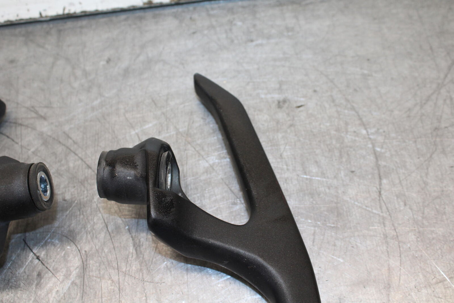 12-17 KAWASAKI ER-6N Z650 PASSENGER REAR SEAT GRAB BAR HANDLE SET BB709