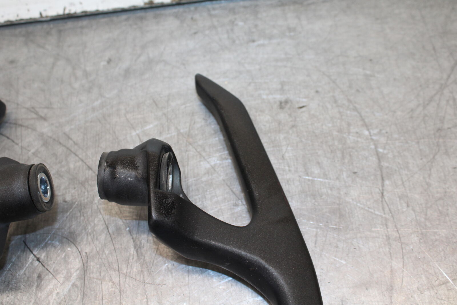 12-17 KAWASAKI ER-6N Z650 PASSENGER REAR SEAT GRAB BAR HANDLE SET BB709