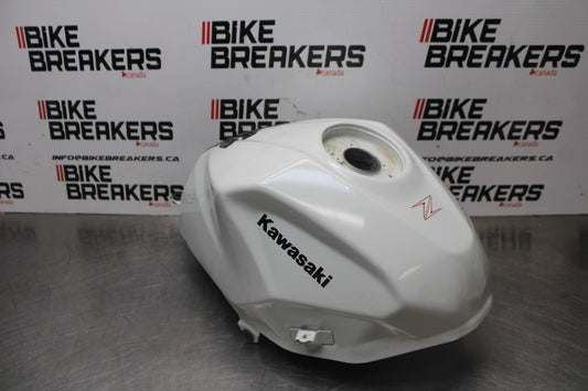 18-26 KAWASAKI Z400 GAS TANK FUEL CELL PETROL RESERVOIR BB852