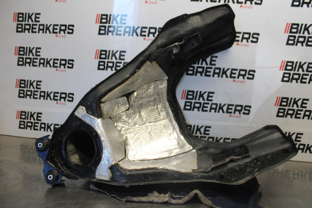 19 BMW F750GS GAS TANK FUEL CELL PETROL RESERVOIR BB938