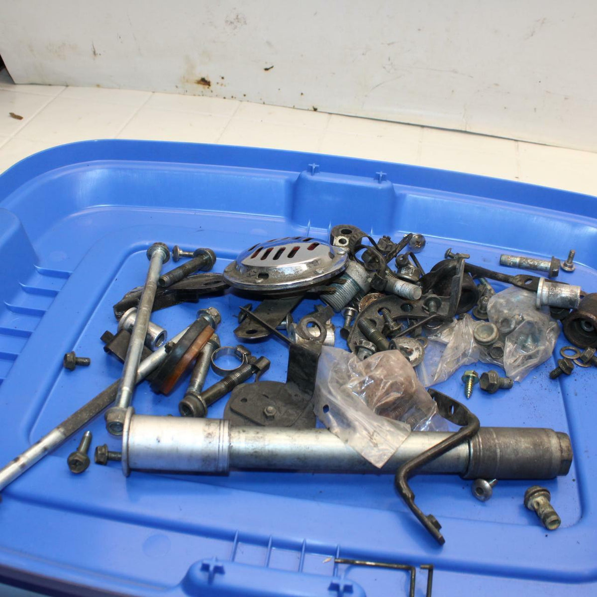 99 SUZUKI GSXR600 HARDWARE BB19 