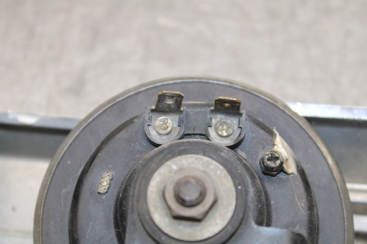 85-86 SUZUKI MADURA 1200 HORN SIGNAL  BB691
