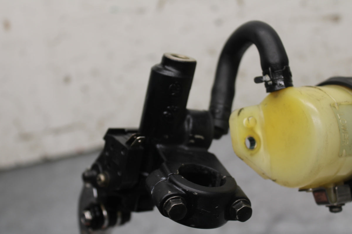 93 SUZUKI GSXR750W FRONT BRAKE MASTER CYLINDER w/ LEVER  BB112