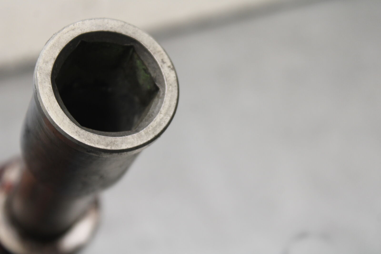 09-12 KAWASAKI NINJA ZX6R ZX600R FRONT WHEEL RIM AXLE BOLT 41068-0604 BB656