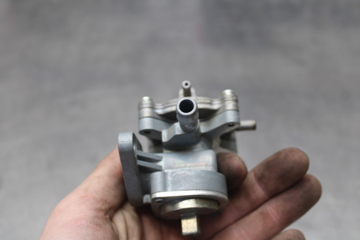 98-05 HONDA SUPER HAWK 1000 VTR1000F FUEL TANK PETCOCK SHUT ON OFF VALVE BB924