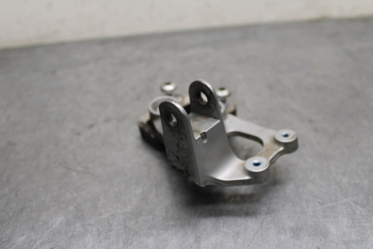 08-10 SUZUKI GSXR 600 LEFT REARSET REAR SET DRIVER FOOT PEG BRACKET MOUNT BB132
