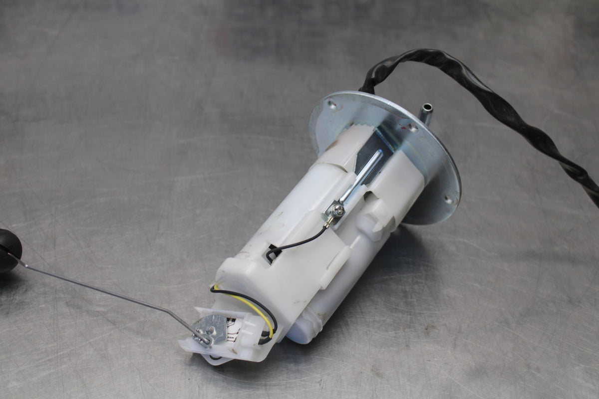 23-26 KAWASAKI NINJA ZX4RR FUEL PUMP GAS PETROL SENDER UNIT BB898