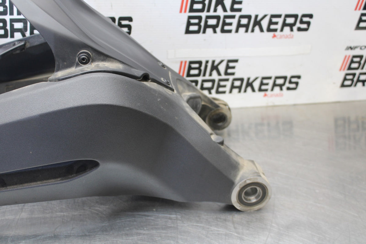 16 DUCATI 959 PANIGALE REAR SWINGARM BACK SUSPENSION SWING ARM BB912