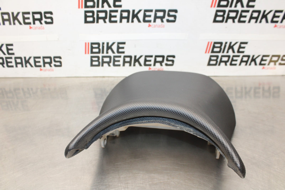 05-06 KAWASAKI NINJA ZX6R FRONT DRIVERS SEAT PAD SADDLE PILLION BB877
